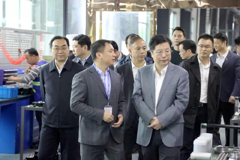 省委常委、長沙市委書記胡衡華一行視察萬鑫精工（湖南）有限公司