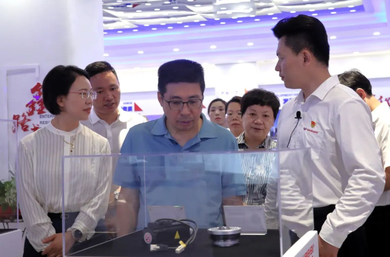 湖南省總工會黨組成員、經費審查委員會主任張慧東一行調研萬鑫精工